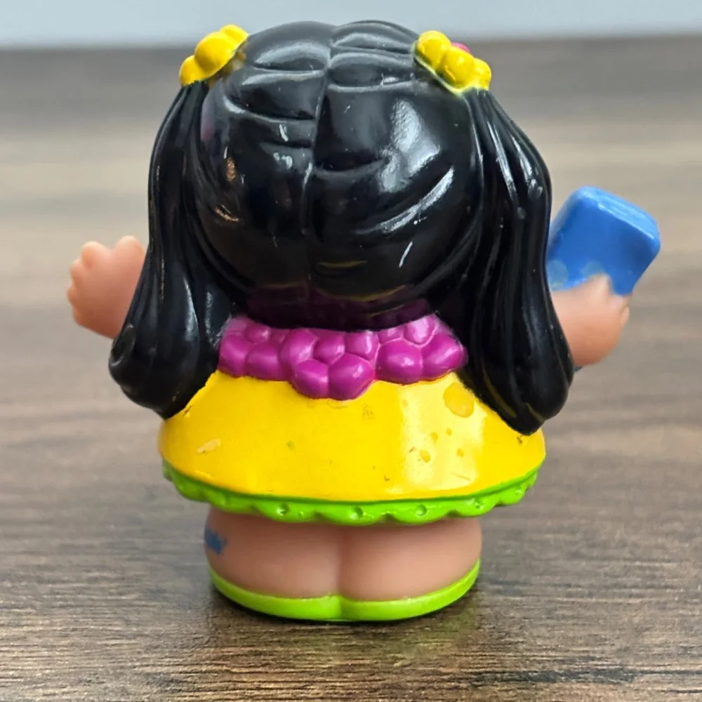 Fisher Price Little People Hawaiian Vacation Mia Girl Blue Phone Toy Figure 2008